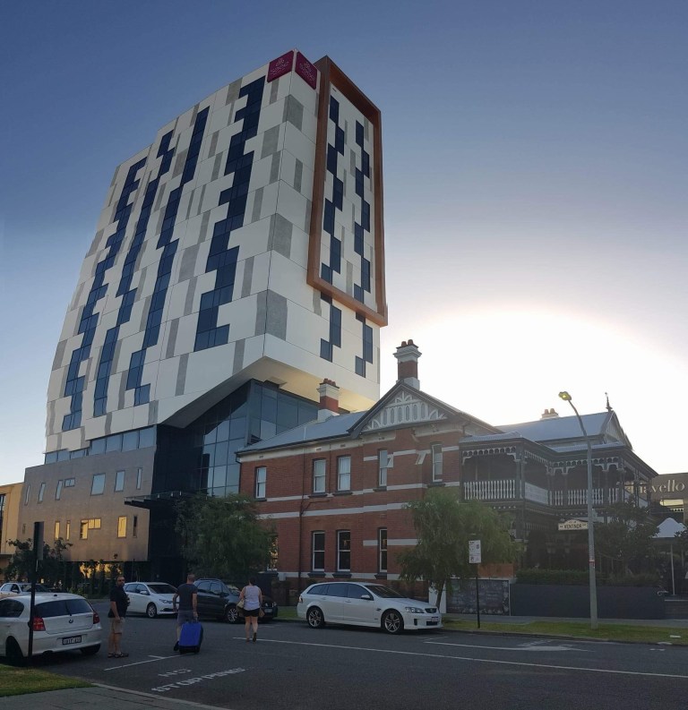 6A5EA375-DD6E-4EDE-8E77-E2E398B7D2C0