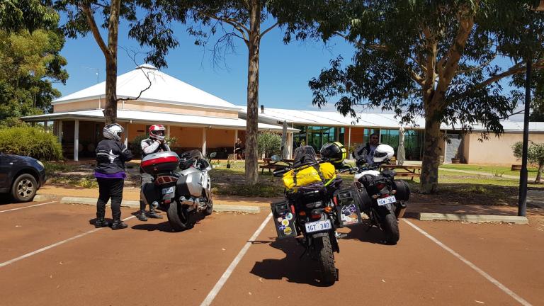 31E08E71-4C15-4613-99AA-AA40C3648437